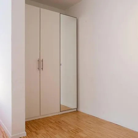 Exclusive 2-room Souterrain Apartment