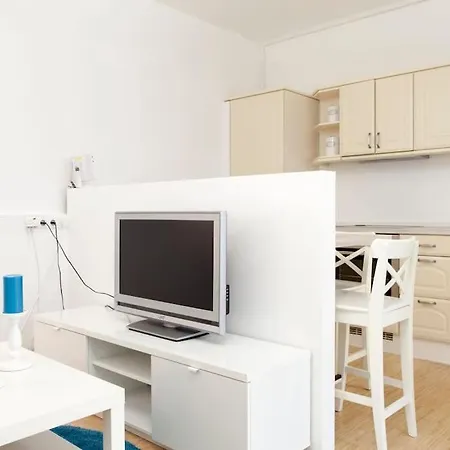 Exclusive 2-room Souterrain