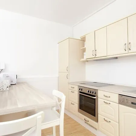 Apartment Exclusive 2-room Souterrain *