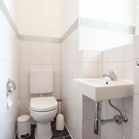 Exclusive 2-room Souterrain Apartment *