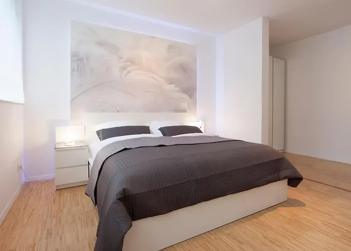 Exclusive 2-room Souterrain *
