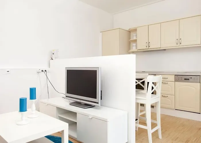 Exclusive 2-room Souterrain