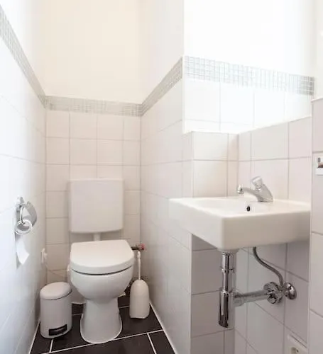 Exclusive 2-room Souterrain شقة *